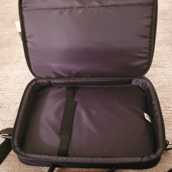 Case Logic 15.6 laptop bag - Picture 6 of 8
